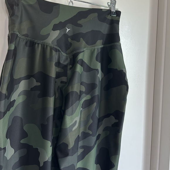 EUC OLD NAVY POWERSOFT LEGGING MEDIUM - Picture 6 of 6